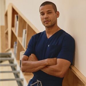 Fabletics Helix 1-Pocket scrub top in color navy